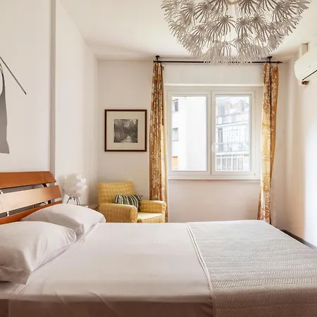 Trilocale In Stile Milanese In Solari アパート